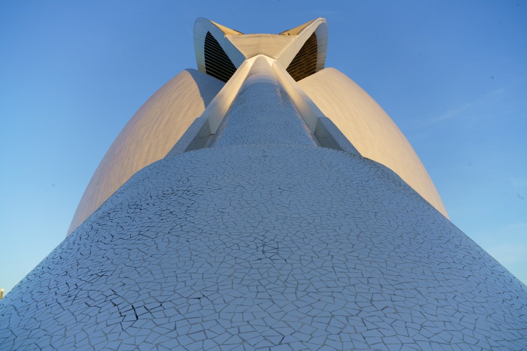 Viltrox AF 35mm F1.8 EVO II sample image, detail of an arch from a modern building photographed symmetrically