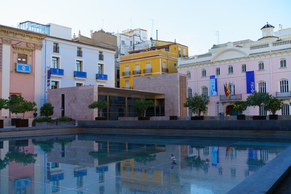 Viltrox AF 35mm F1.8 EVO II lens sample image. Colourful mediterranean houses with a pool reflecting them in the foreground.