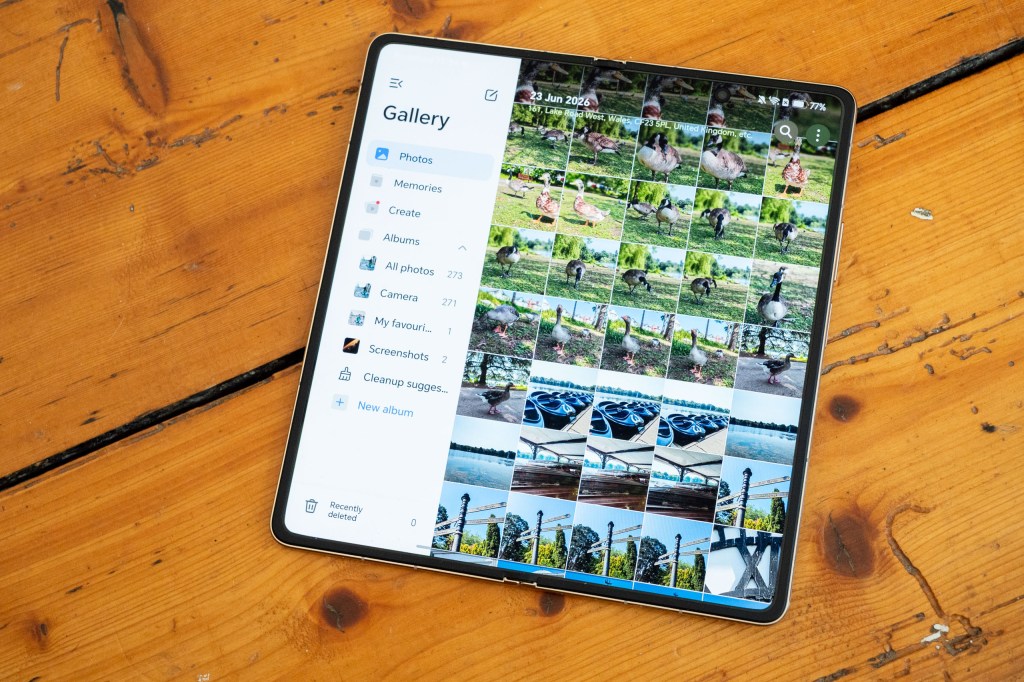 Honor Magic V6 fold phone inner display with gallery app