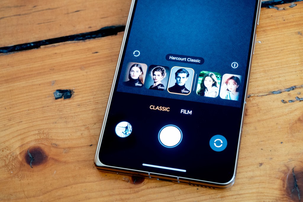 Honor Magic V6 fold phone native camera app on the outer display in portrait mode