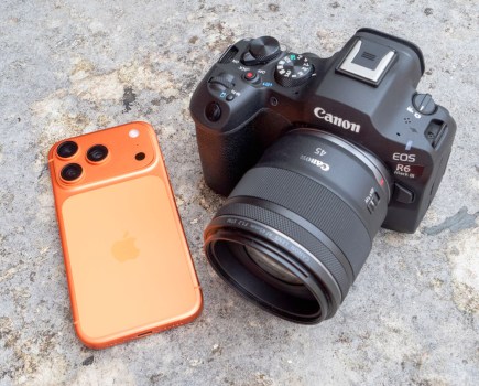iPhone 17 Pro vs Canon Full Frame camera. Photo Amy Davies