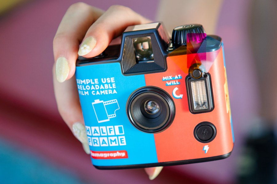 Lomography Half-frame reloadable film camera. Image: Lomography